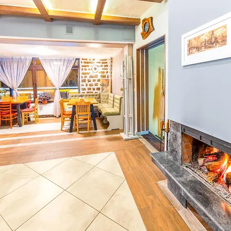 Πανσιόν House Shiligarnika 3*