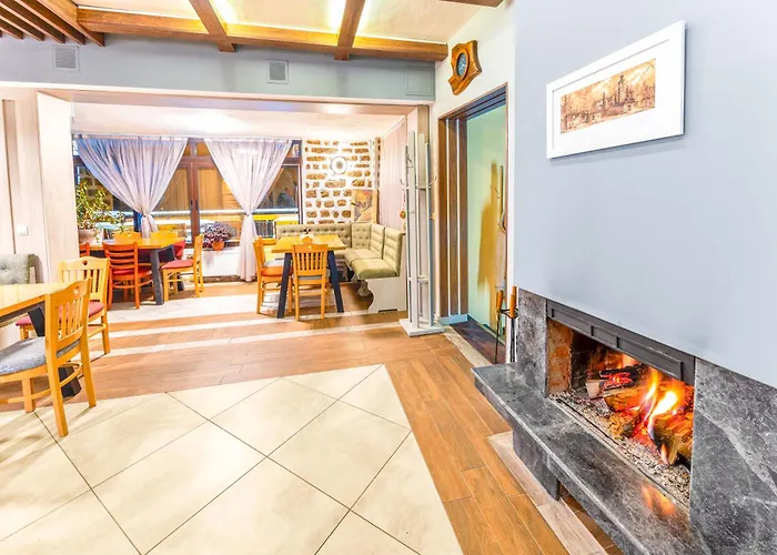 Gasthuis House Shiligarnika 3*